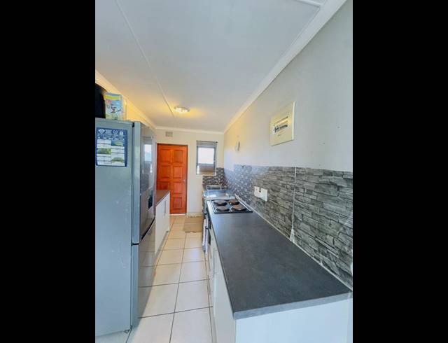 2 BEDROOM APARTMENT FOR SALE IN NEWLANDS EAST